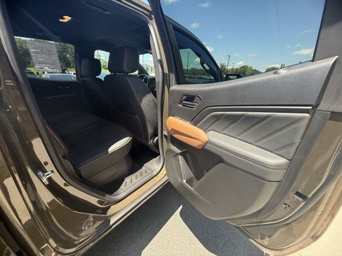 Used 2025 GMC Canyon AT4 AWD/4WD image 22