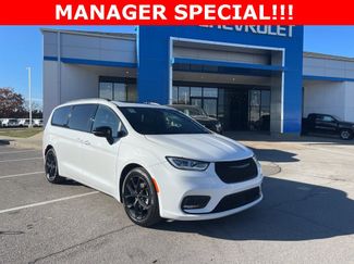 Used 2025 Chrysler Pacifica Limited video 1