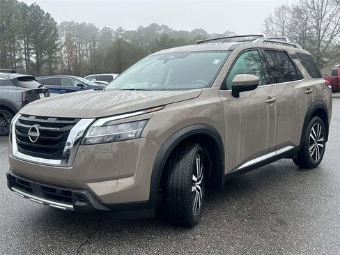 Used 2024 Nissan Pathfinder Platinum w/ Cargo Package image 7