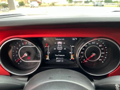 Used 2021 Jeep Wrangler Unlimited Rubicon w/ LED Lighting Group AWD/4WD image 11
