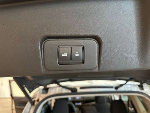 Used 2025 Nissan Rogue SV image 23