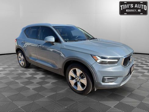 Used 2021 Volvo XC40 T5 Momentum AWD/4WD image 1