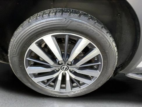 Used 2022 Nissan Pathfinder Platinum w/ Cargo Package image 18