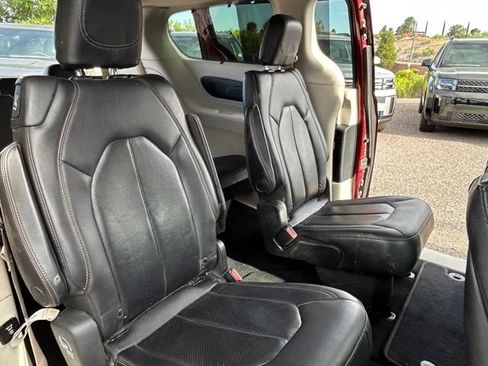 Used 2020 Chrysler Pacifica Touring-L Plus FWD image 15