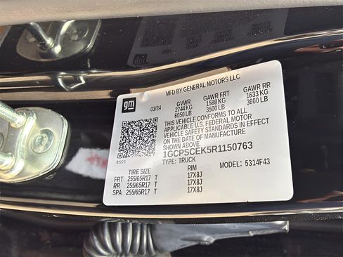 Used 2024 Chevrolet Colorado LT w/ LT Convenience Package II image 38