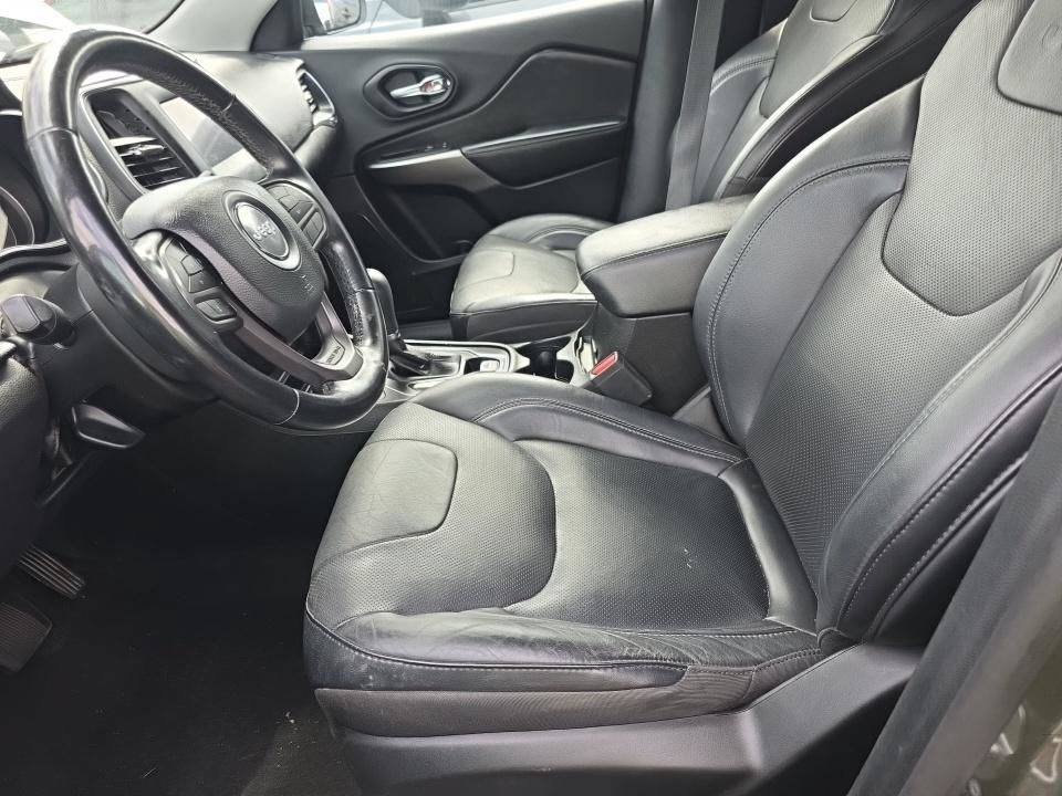 Used 2021 Jeep Cherokee Latitude Lux w/ Mopar Interior Package AWD/4WD image 5