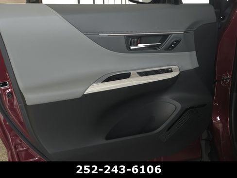 Used 2024 Toyota Venza Limited AWD/4WD image 30