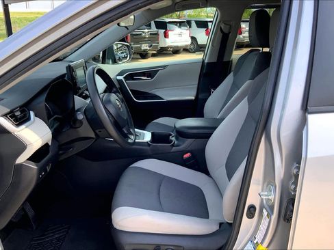 Used 2022 Toyota RAV4 XLE AWD/4WD image 8