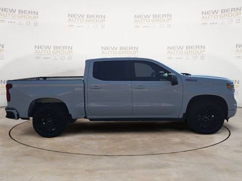 Used 2022 Chevrolet Silverado 1500 RST w/ Z71 Off-Road Package AWD/4WD image 6