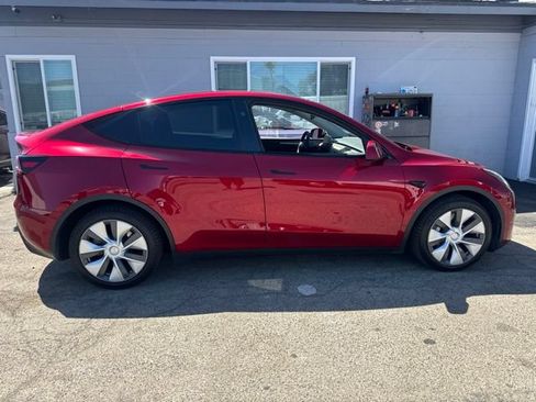 Used 2024 Tesla Model Y Long Range AWD/4WD image 4