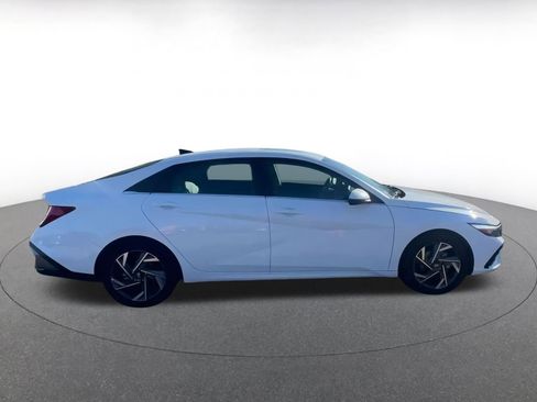 Used 2025 Hyundai Elantra Limited image 15