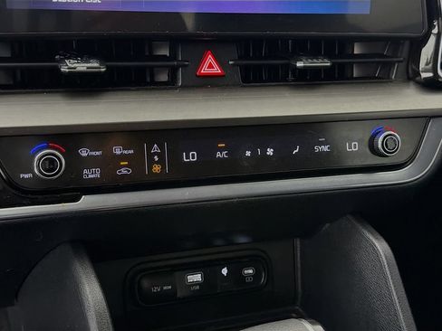 Used 2023 Kia Sportage EX FWD image 19