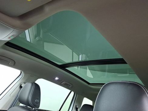 Used 2023 Volkswagen Atlas SE w/ Panoramic Sunroof Package AWD/4WD image 18