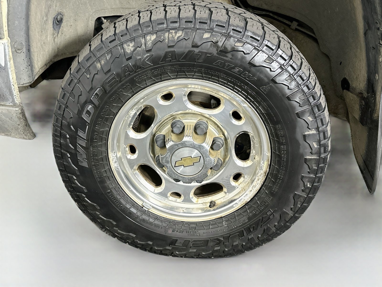 Used 2004 Chevrolet Silverado 2500 LT w/ Skid Plate Package AWD/4WD image 31