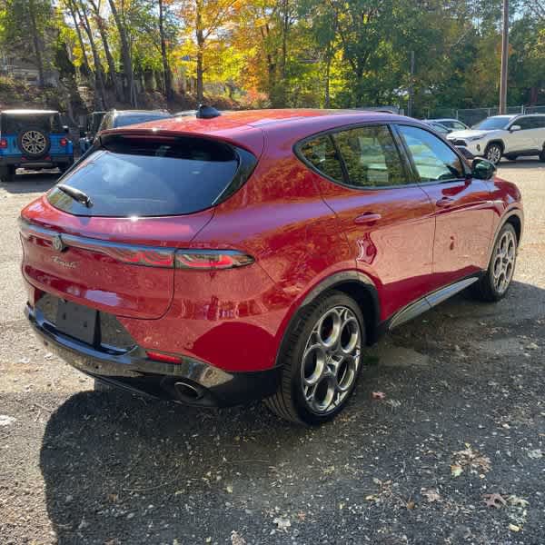Used 2024 Alfa Romeo Tonale Veloce AWD/4WD image 5