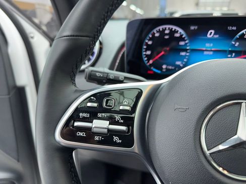 Used 2022 Mercedes-Benz GLB 250 4MATIC w/ Premium Package Lite image 28