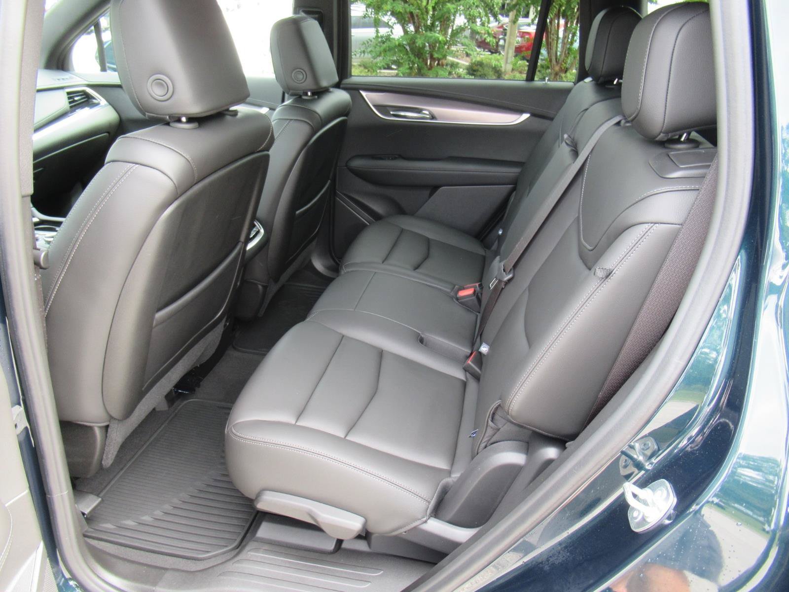Used 2025 Cadillac XT6 Luxury FWD image 35