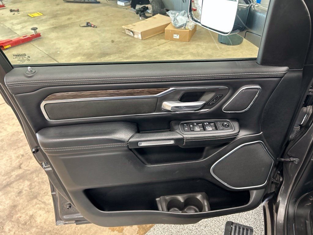 Used 2019 RAM 1500 Laramie AWD/4WD image 14