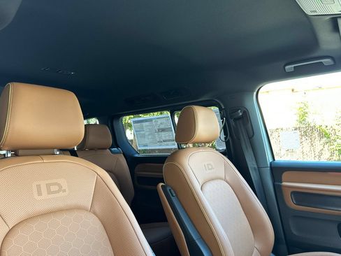 New 2025 Volkswagen ID. Buzz Pro S RWD image 18