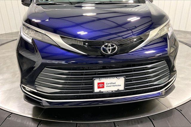 Used 2026 Toyota Sienna Limited AWD/4WD image 32