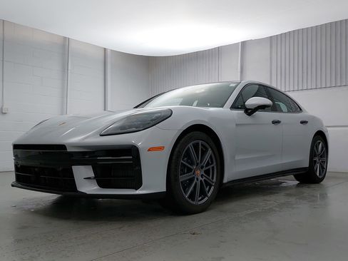 New 2026 Porsche Panamera image 1