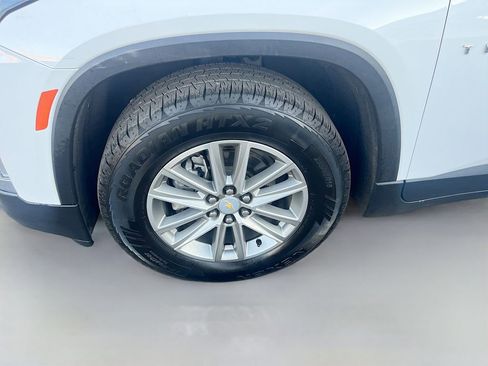 Used 2023 Chevrolet Traverse LT image 32
