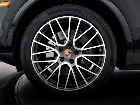 Certified 2023 Porsche Cayenne S AWD/4WD image 11