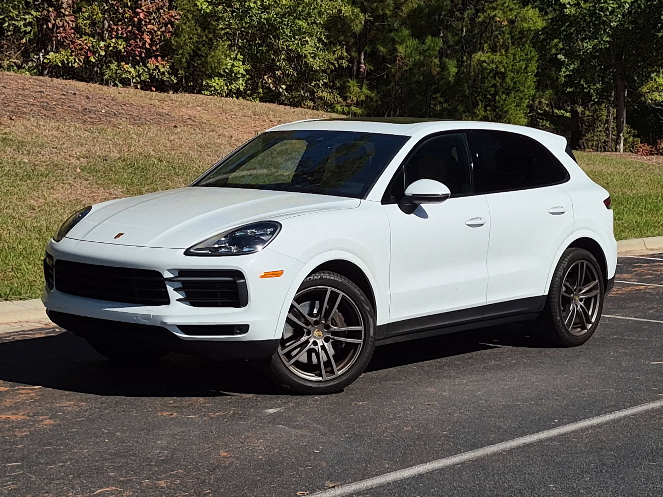 Certified 2022 Porsche Cayenne AWD/4WD image 1