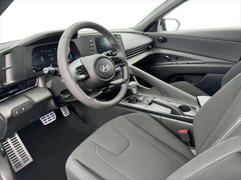 Certified 2025 Hyundai Elantra Sport image 14
