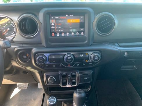 Used 2022 Jeep Wrangler Unlimited Sport AWD/4WD image 32