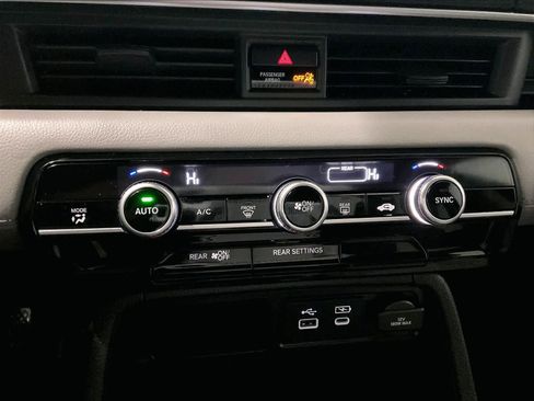 Used 2023 Honda Pilot LX image 26