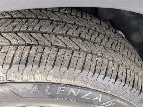 Used 2025 Chevrolet Traverse LT image 9