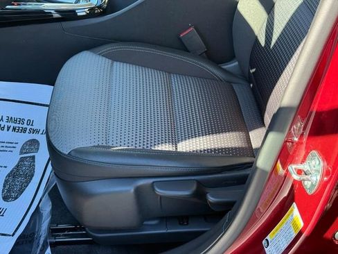 Used 2025 Chevrolet Trax LT w/ LT Convenience Package image 17