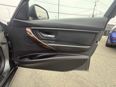 Used 2015 BMW 320i xDrive Sedan image 25