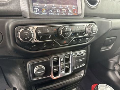 Used 2020 Jeep Wrangler Unlimited Sahara AWD/4WD image 10