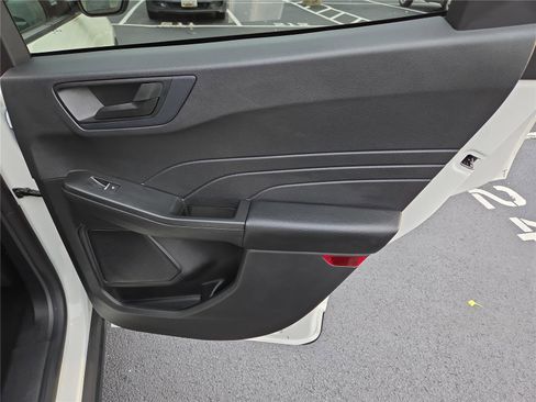 Used 2022 Ford Escape SE w/ Cold Weather Package image 31