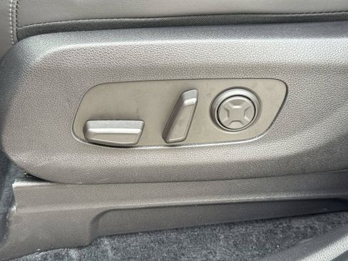 Used 2026 Kia Carnival FWD image 14