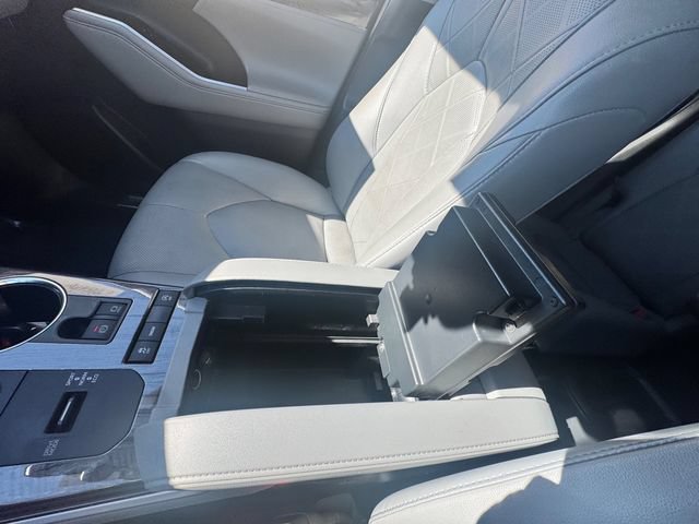 Used 2020 Toyota Highlander Platinum FWD image 10