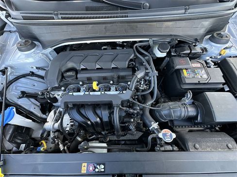 Used 2024 Hyundai Venue SEL image 25