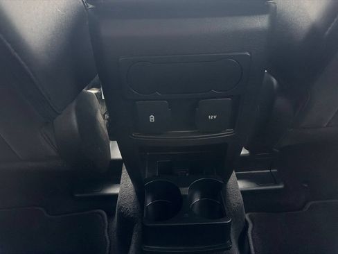 Used 2023 Ford Explorer XLT AWD/4WD image 45