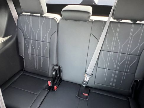 Certified 2025 Buick Enclave Avenir image 17