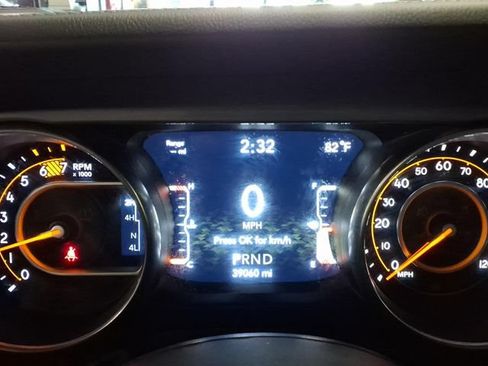 Used 2022 Jeep Wrangler Unlimited Sahara w/ Dual Top Group AWD/4WD image 9