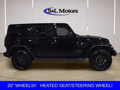 Used 2025 Jeep Wrangler Unlimited Sahara AWD/4WD image 9