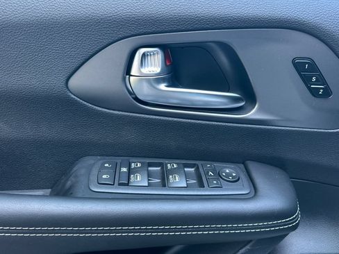 New 2027 Chrysler Pacifica Limited FWD image 11