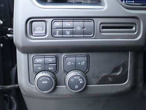 Used 2024 Chevrolet Suburban RST w/ Luxury Package image 15