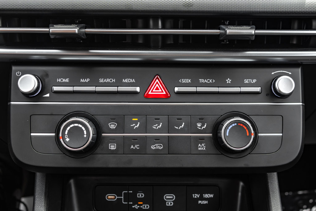 Used 2025 Hyundai Tucson SE AWD/4WD image 19