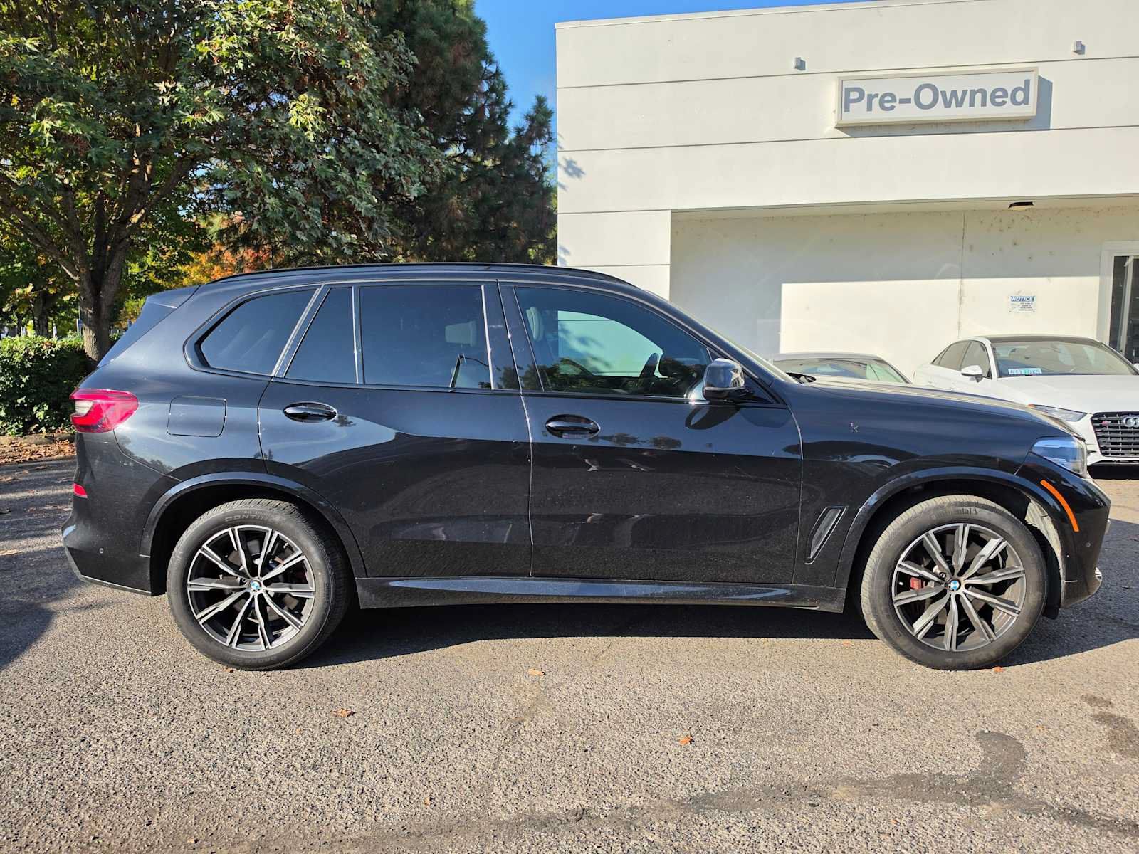 Used 2022 BMW X5 M50i w/ Premium Package AWD/4WD image 2