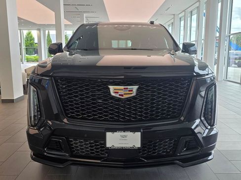 Used 2025 Cadillac Escalade V AWD/4WD image 9