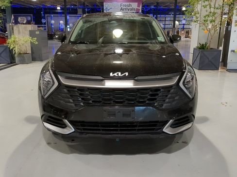 Used 2023 Kia Sportage LX image 3
