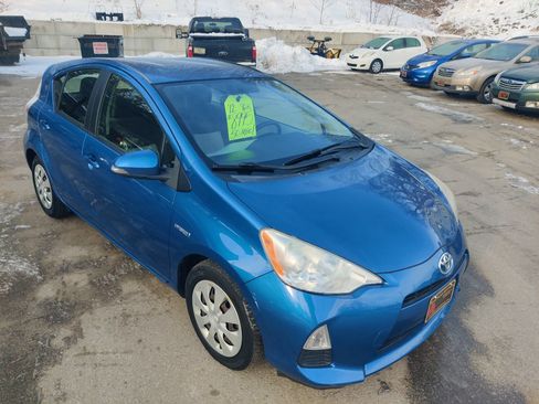 Used 2012 Toyota Prius C One image 9